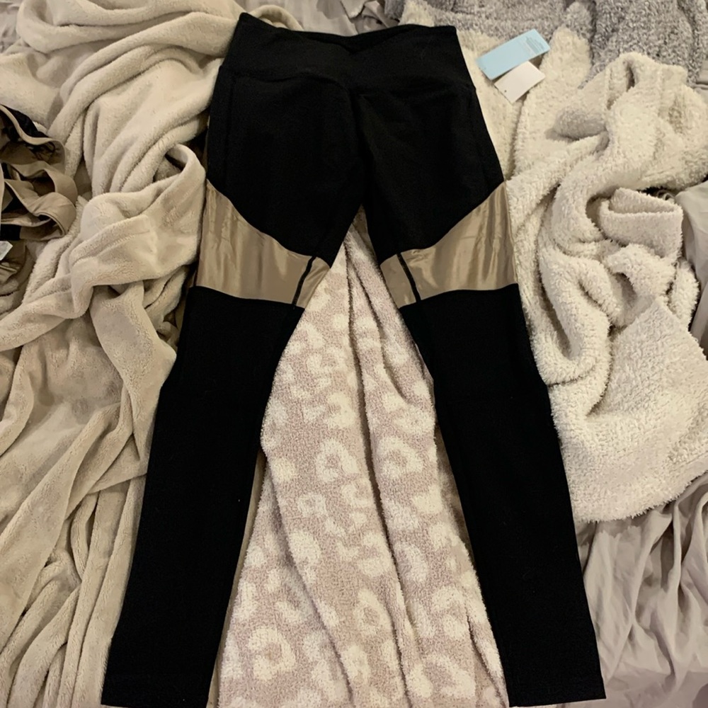 •NWT• Black and Gold Zella leggings